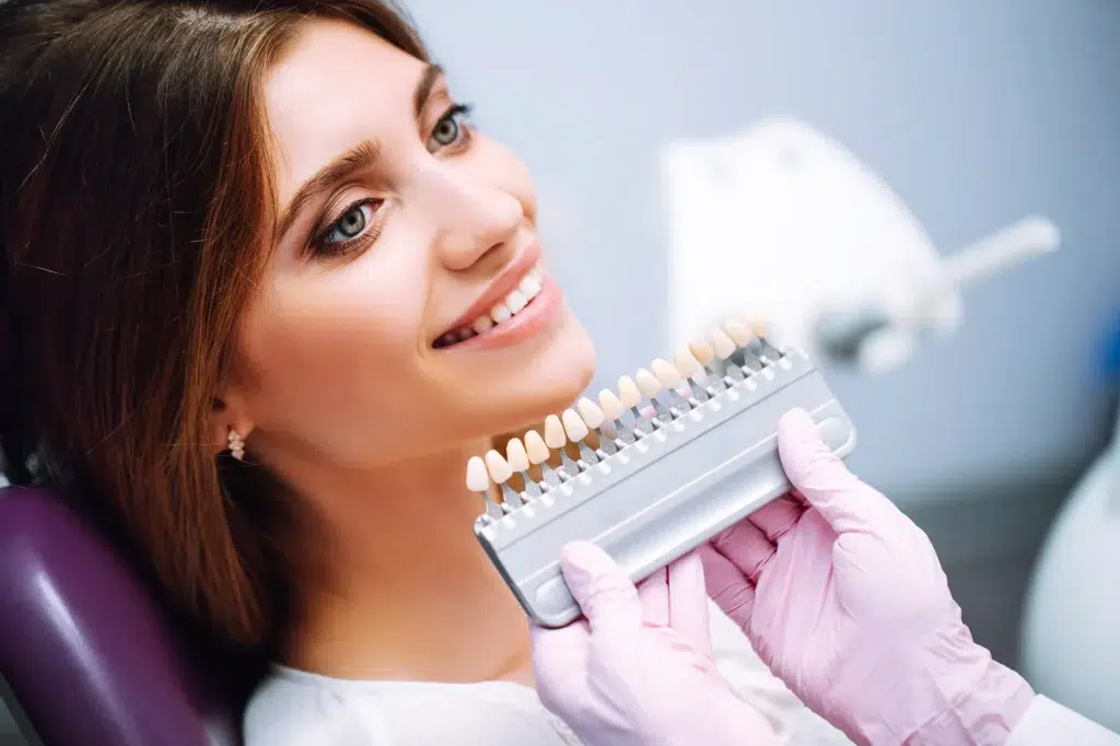 Como clarear os dentes de forma segura e eficaz