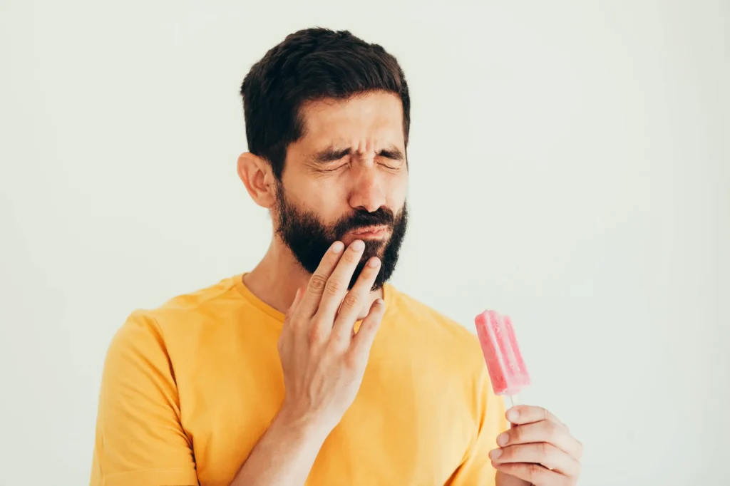 Dentes Sensíveis: Causas, Tratamentos e Prevenção